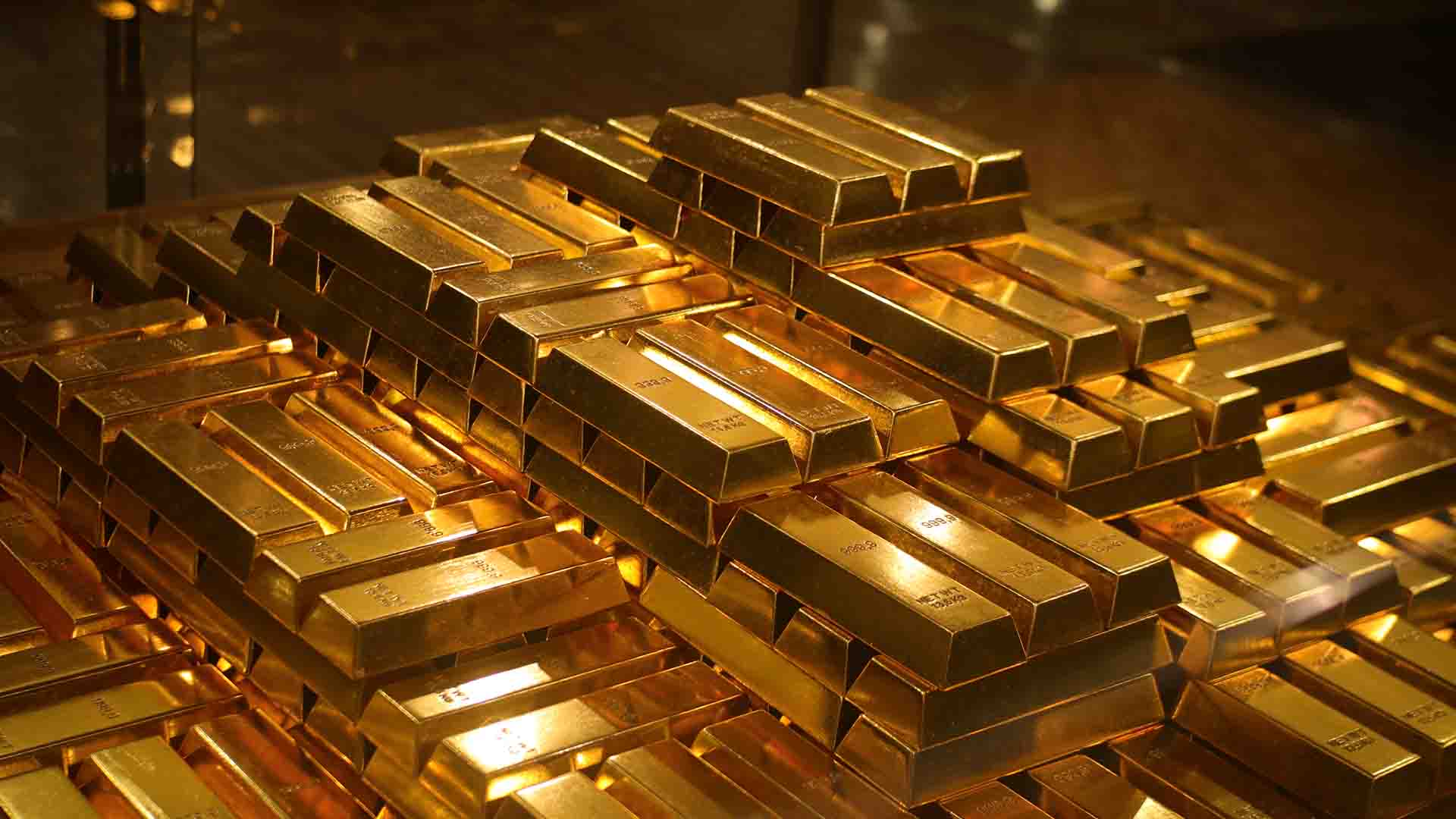 Gold prices rise as risk sentiment weakens globally